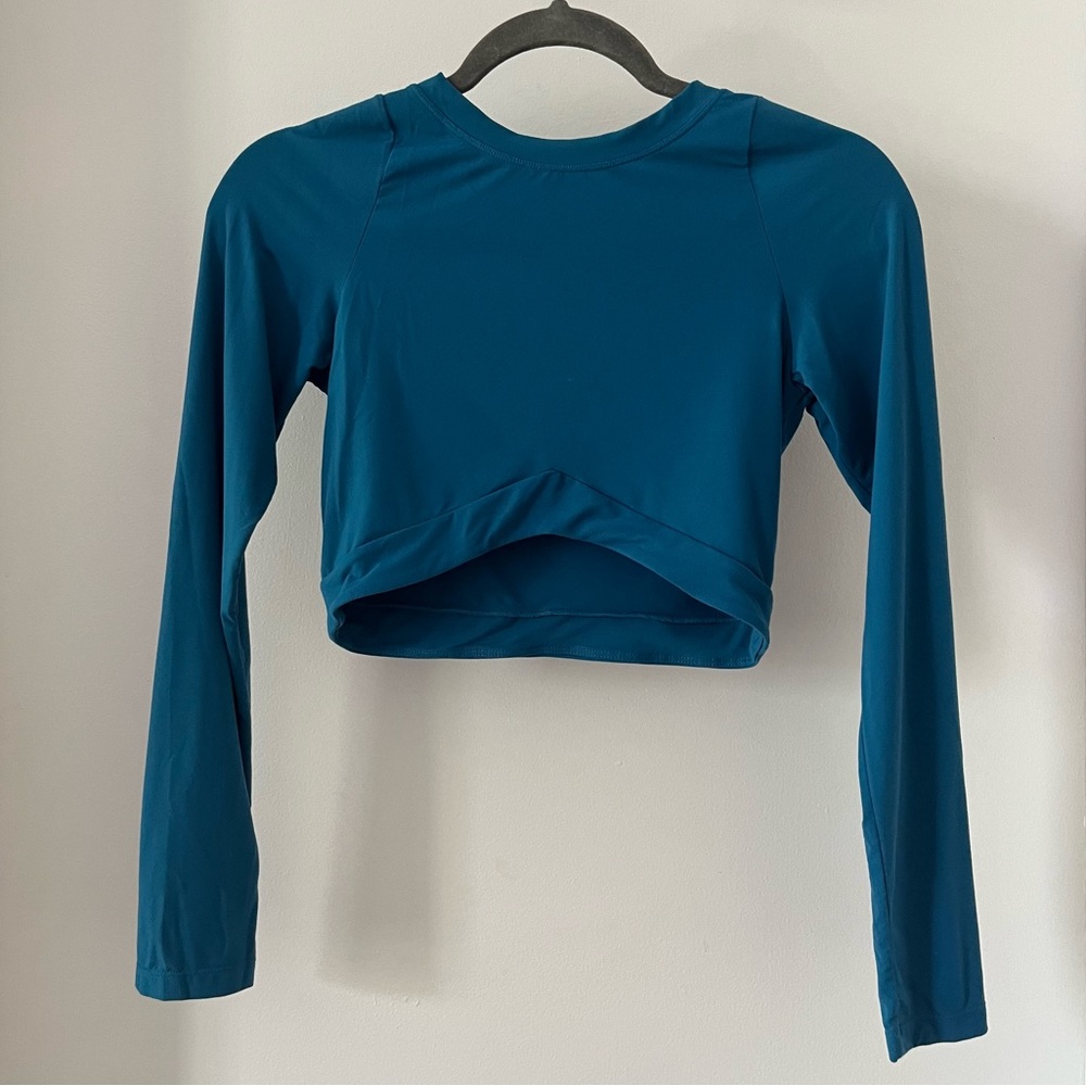 ALPHALETE Ultra Soft Long Sleeve Crop Top